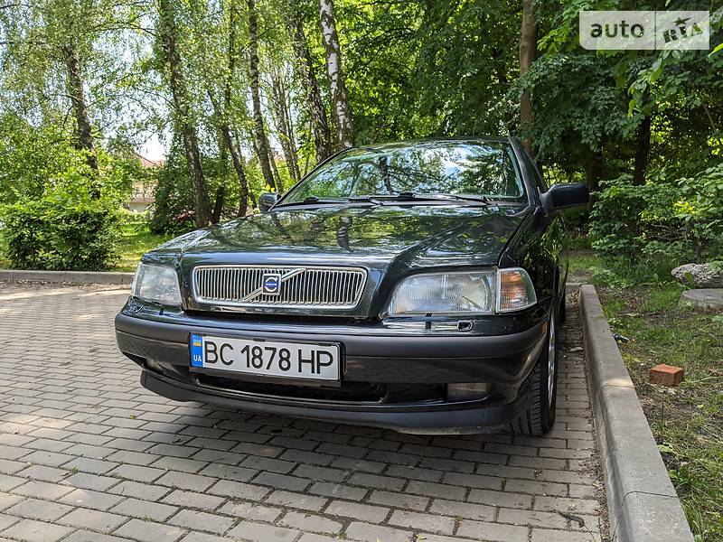 Універсал Volvo V40 1997 в Львові