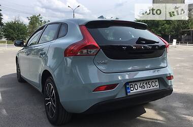 Хетчбек Volvo V40 2016 в 