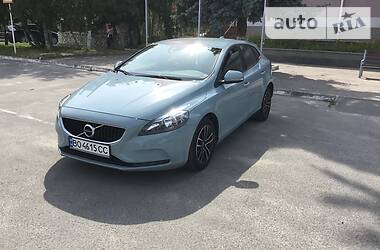 Хетчбек Volvo V40 2016 в 