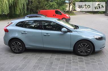 Хетчбек Volvo V40 2016 в 