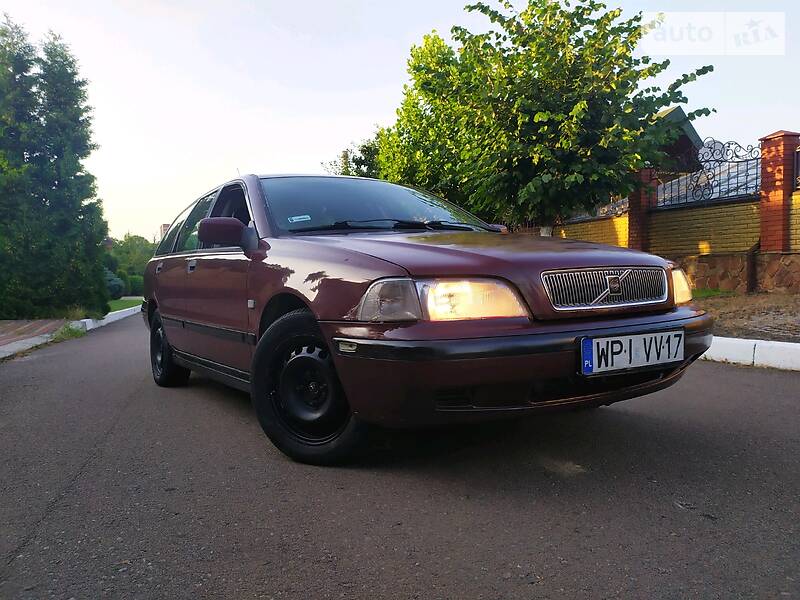 Седан Volvo V40 1998 в Ровно