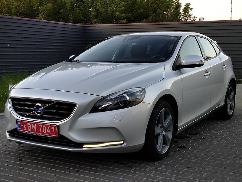 Хэтчбек Volvo V40 2012 в Радивилове