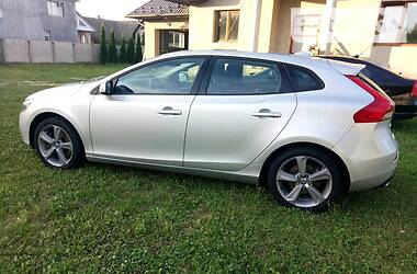 Хэтчбек Volvo V40 2012 в Киеве