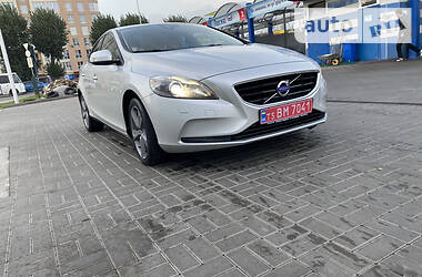 Хэтчбек Volvo V40 2012 в Киеве