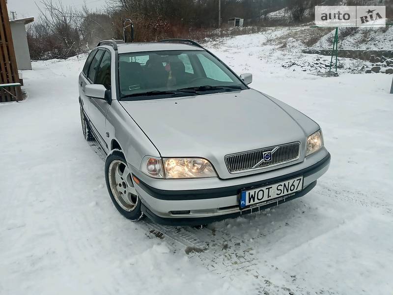 Volvo V40