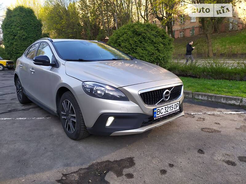 Хэтчбек Volvo V40 2016 в Львове