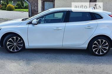 Хетчбек Volvo V40 2013 в Жовкві