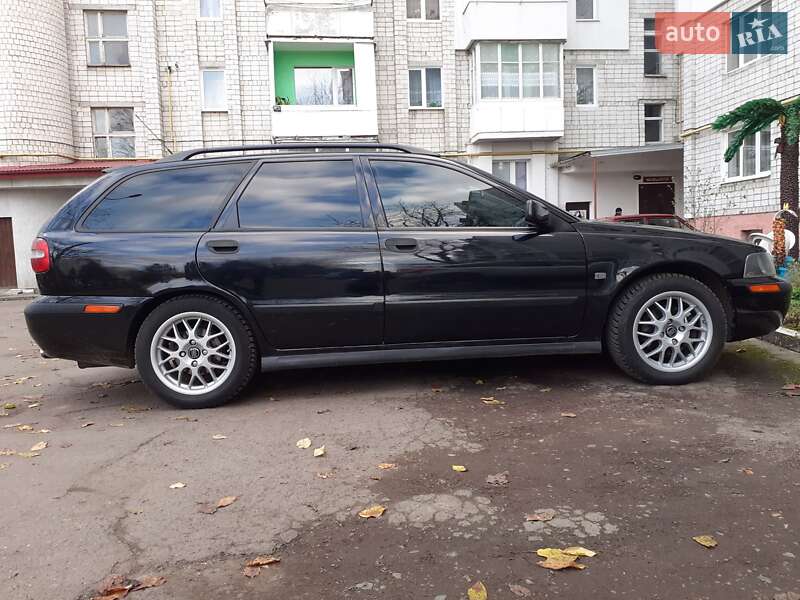 Универсал Volvo V40 2001 в Львове