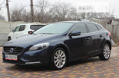 Хэтчбек Volvo V40 2015 в 