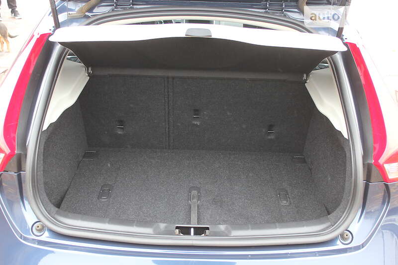 Хетчбек Volvo V40 2015 в Дніпрі фото 24 Хетчбек Volvo V40 2015 в Дніпрі