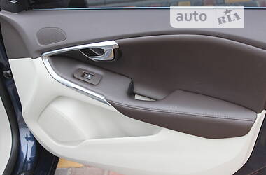 Хэтчбек Volvo V40 2015 в 