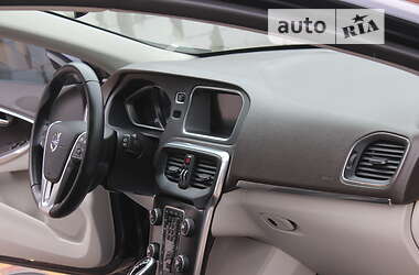 Хэтчбек Volvo V40 2015 в 