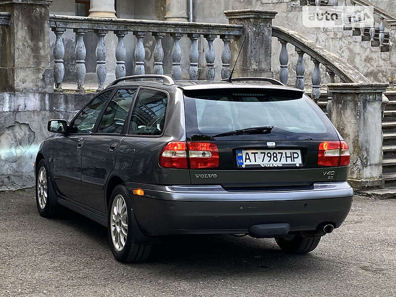 Универсал Volvo V40 2004 в Калуше