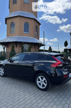 Хетчбек Volvo V40 2015 в 