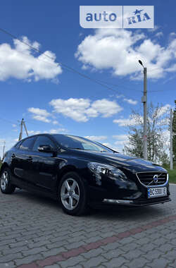 Хетчбек Volvo V40 2015 в 