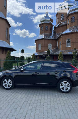 Хетчбек Volvo V40 2015 в 