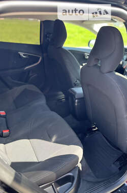 Хетчбек Volvo V40 2015 в 