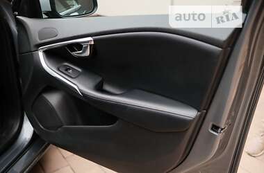 Хэтчбек Volvo V40 2015 в Киеве