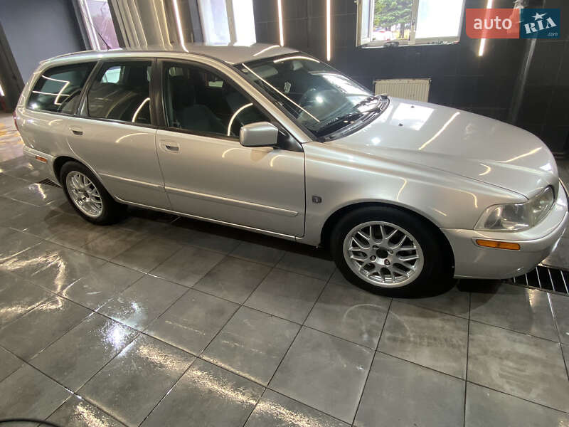Универсал Volvo V40 2003 в Львове