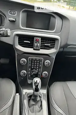 Volvo V40 2017
