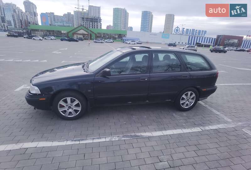 Универсал Volvo V40 1998 в Одессе