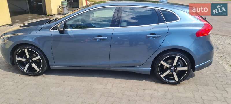 Хэтчбек Volvo V40 2013 в Маневичах
