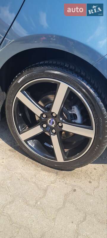 Хэтчбек Volvo V40 2013 в Маневичах