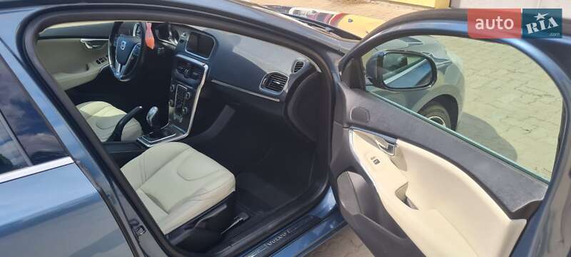 Хэтчбек Volvo V40 2013 в Маневичах