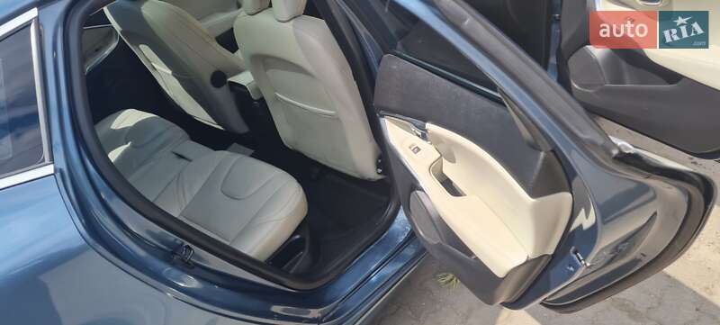 Хэтчбек Volvo V40 2013 в Маневичах