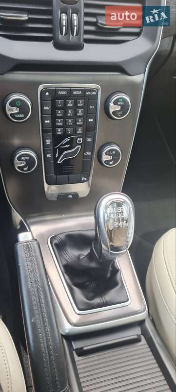 Хэтчбек Volvo V40 2013 в Маневичах