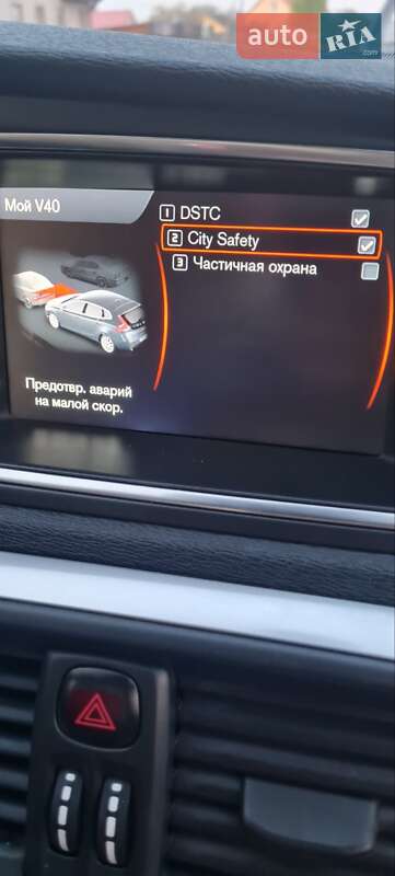 Хэтчбек Volvo V40 2013 в Маневичах