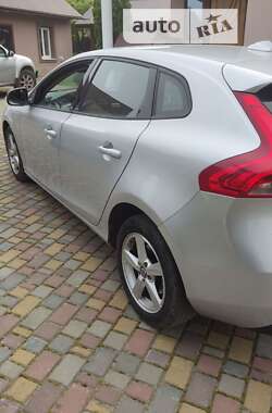 Хэтчбек Volvo V40 2015 в Дубно