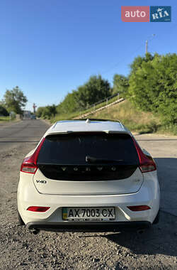 Хэтчбек Volvo V40 2012 в 