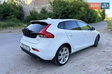 Хэтчбек Volvo V40 2012 в 