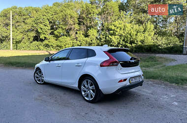 Хэтчбек Volvo V40 2012 в 