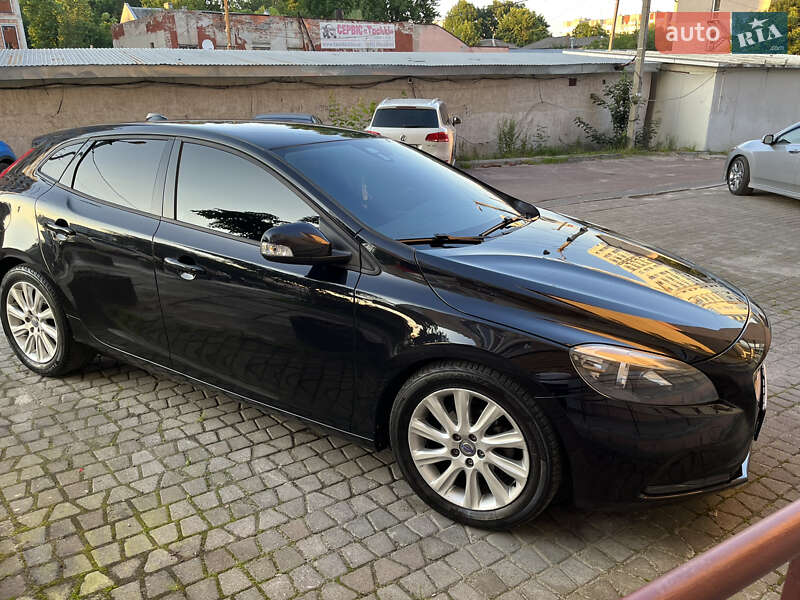 Хэтчбек Volvo V40 2013 в Львове