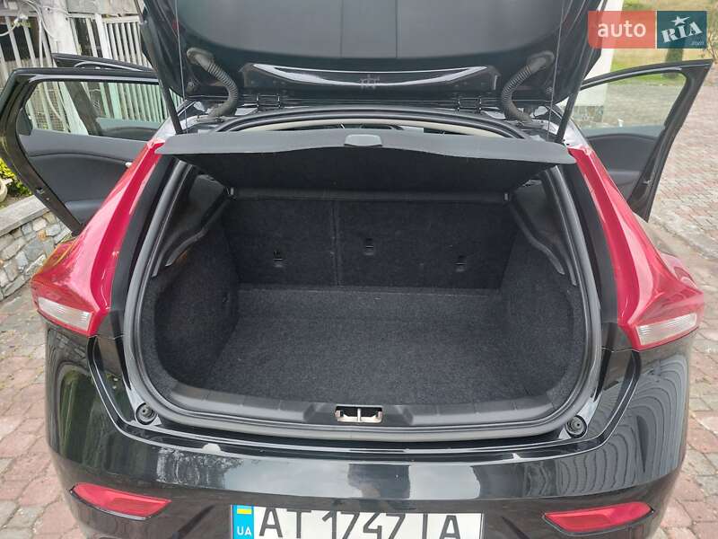 Хэтчбек Volvo V40 2017 в Косове