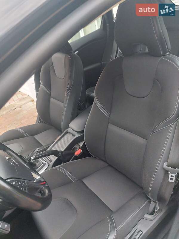 Хэтчбек Volvo V40 2017 в Косове