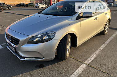 Хэтчбек Volvo V40 2014 в Киеве