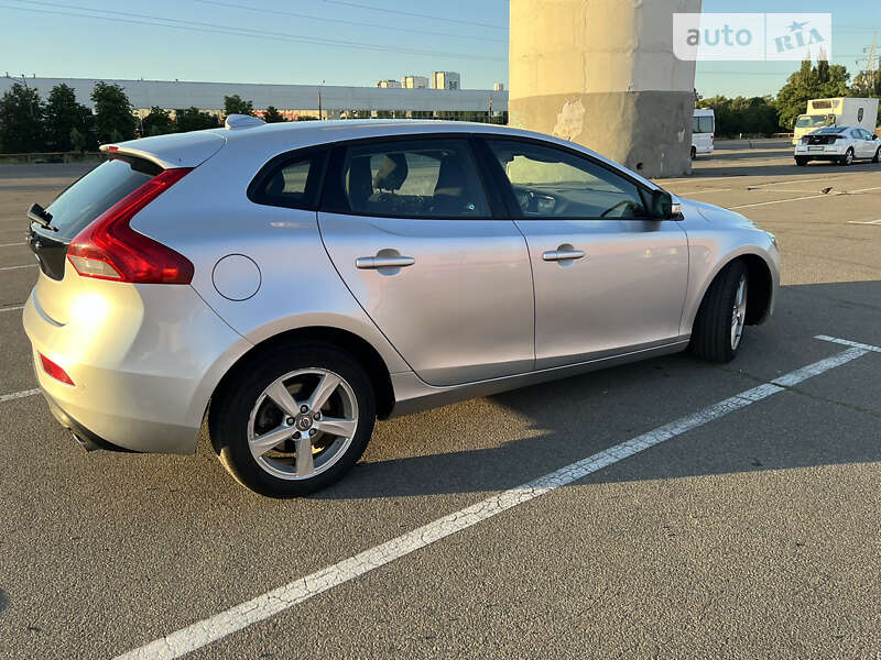 Хэтчбек Volvo V40 2014 в Киеве