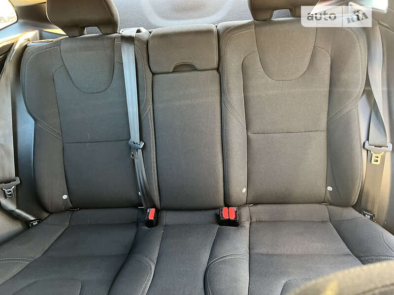 Хэтчбек Volvo V40 2014 в Киеве