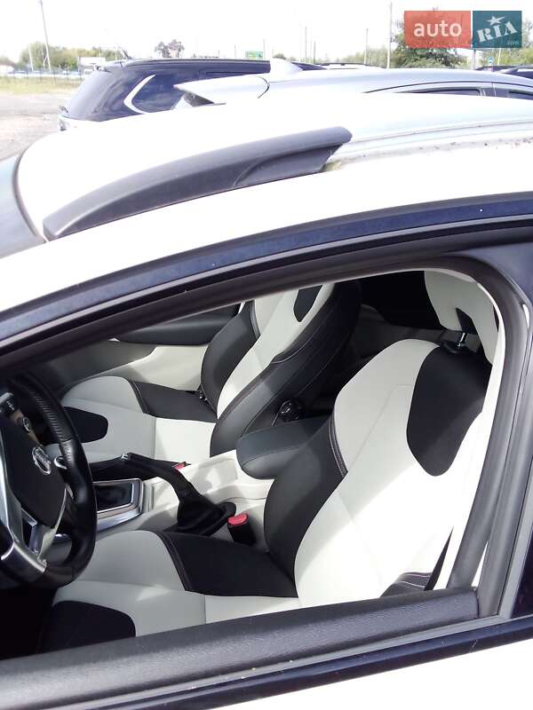 Хэтчбек Volvo V40 2013 в 