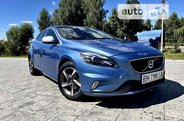 Хетчбек Volvo V40 2015 в Здолбуніві