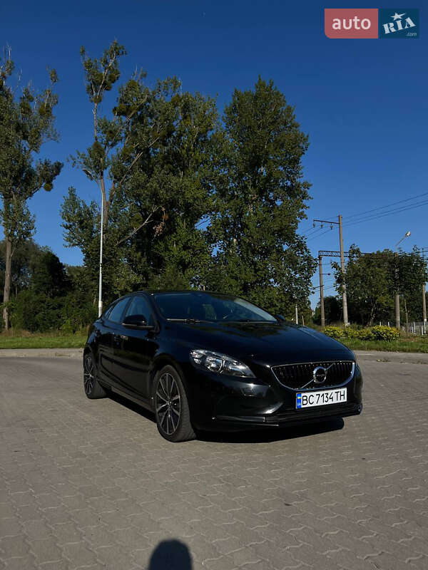 Хэтчбек Volvo V40 2016 в Львове