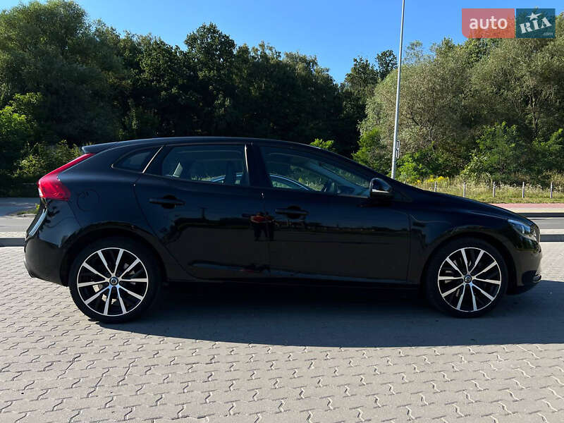Хэтчбек Volvo V40 2016 в Львове