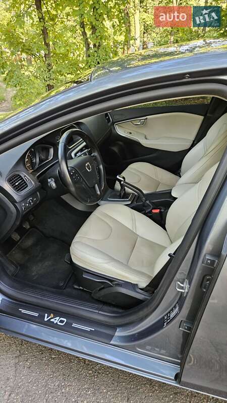 Хэтчбек Volvo V40 2017 в Черкассах