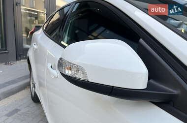 Хэтчбек Volvo V40 2013 в Киеве