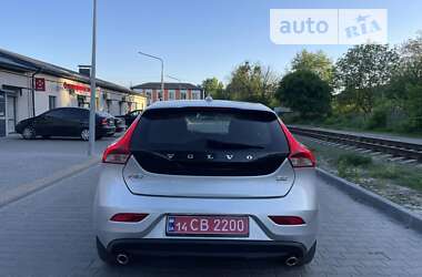 Хэтчбек Volvo V40 2019 в 