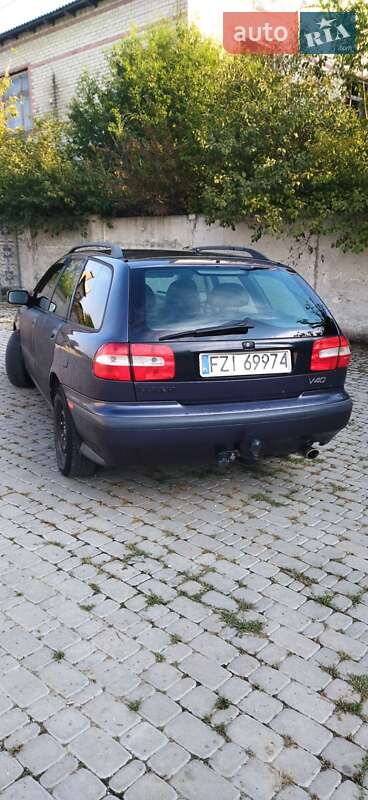 Универсал Volvo V40 1996 в Борщеве