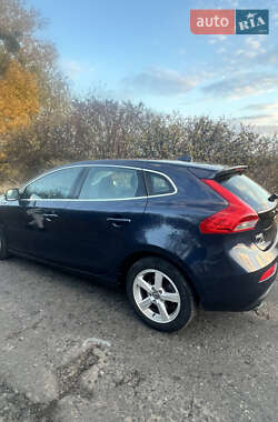 Хэтчбек Volvo V40 2013 в 